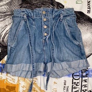 American Eagle Shorts w tie